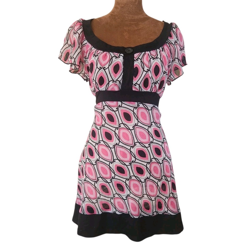 Rue21 Pink and Black Geometric Print Short Sleeve Blouse